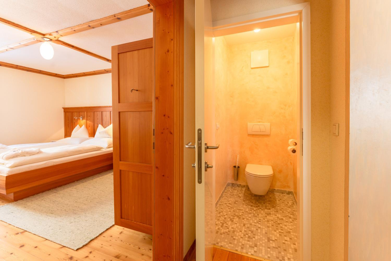 Bedroom 2, Hotel Ramsauhof Zimmer Appartement Pool & Wellness, Liezen