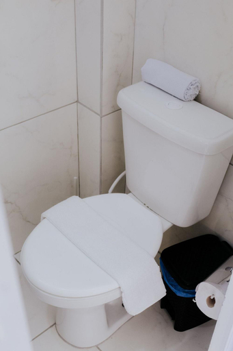 Bathroom 3, Cantinho do Cunta, Niterói