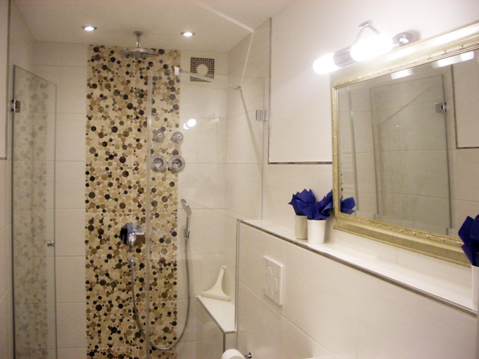 Bathroom 2, Farchanter Alm, Garmisch-Partenkirchen