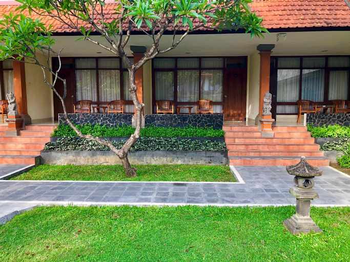 Exterior 4