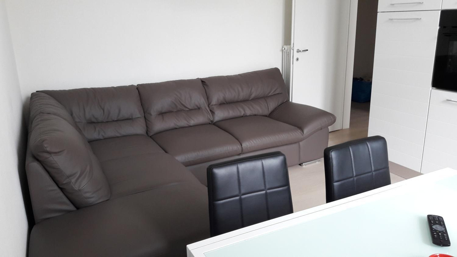 Others 5, Residenza Lux fronte mare, Savona