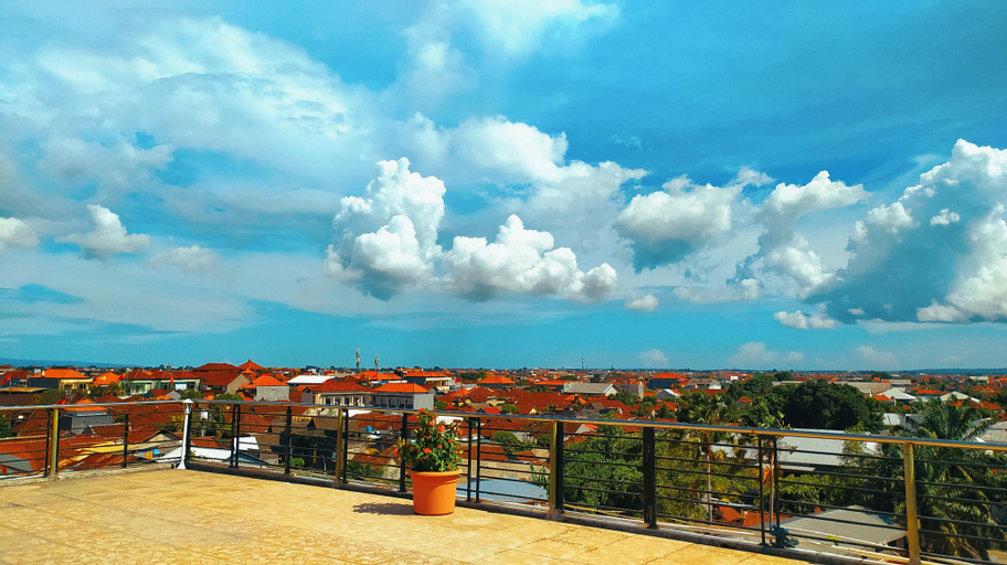 Exterior & Views 29