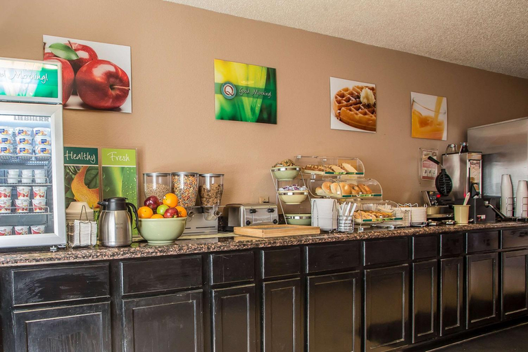 Food & Drinks 5, Quality Inn & Suites West Bend, Washington