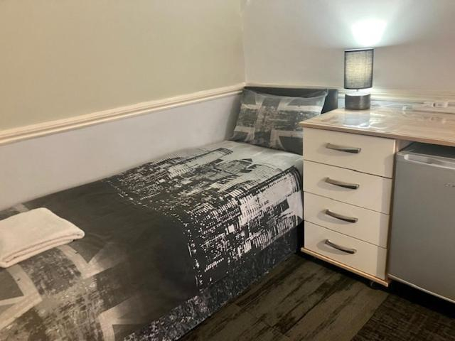 Others 4, Private stay @ London-Stratford., London
