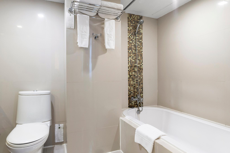 Bathroom 16