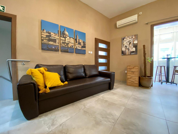 Others 5, Maltese town house