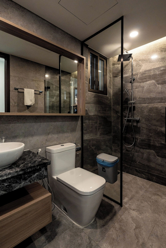 Bathroom 3, The Peak M8 Midtown, District 7