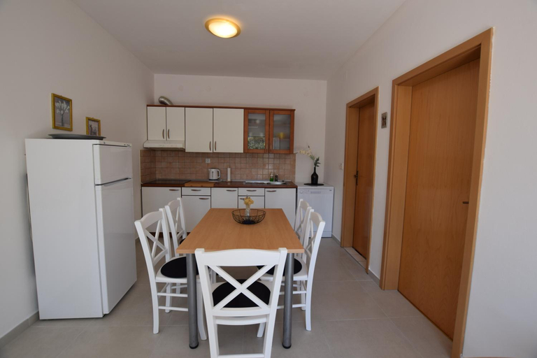 Others 5, Holiday Home Movica, Pag