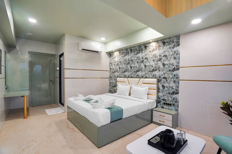 Bedroom 5, Hotel Regal Heaven, Pune