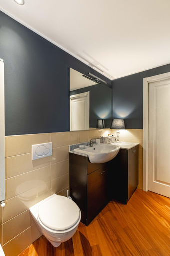 Bathroom 14