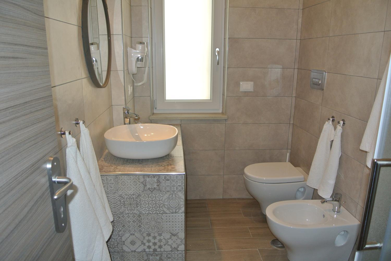 Bathroom 5, B&B Quattordici, Salerno