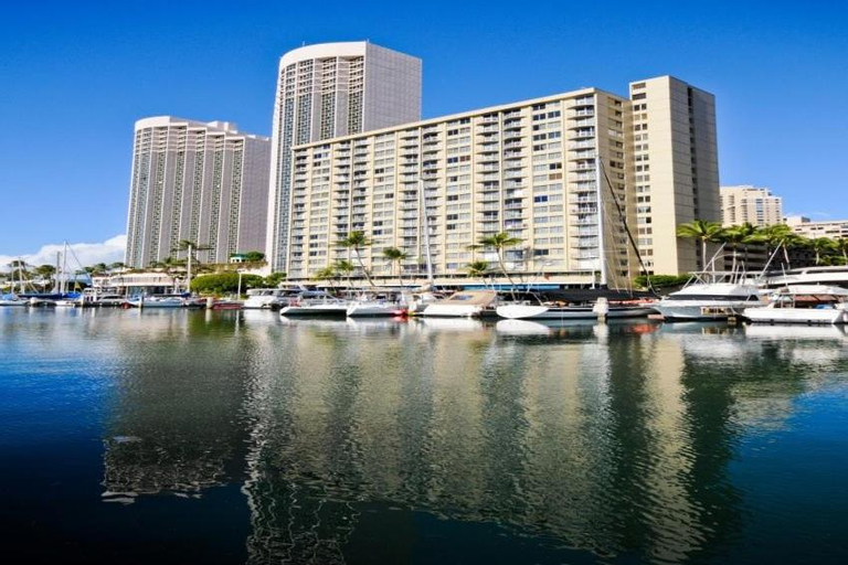 Ilikai Marina Studio City View Condos with Fully Equipped Kitchens & Free Wifi, Honolulu