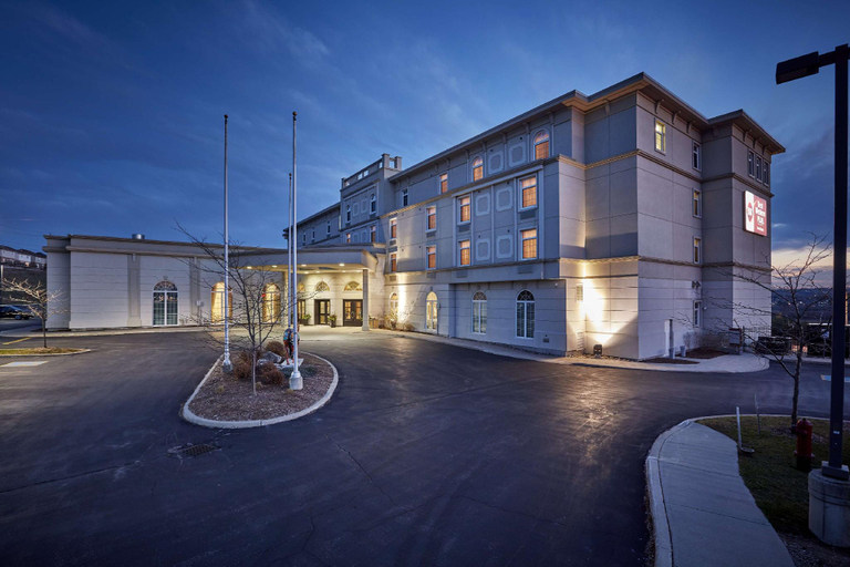 Exterior & Views
