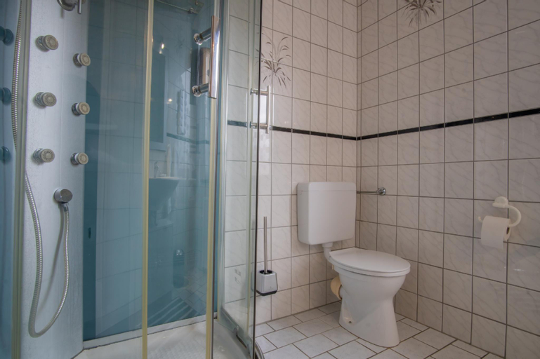 Bathroom 7