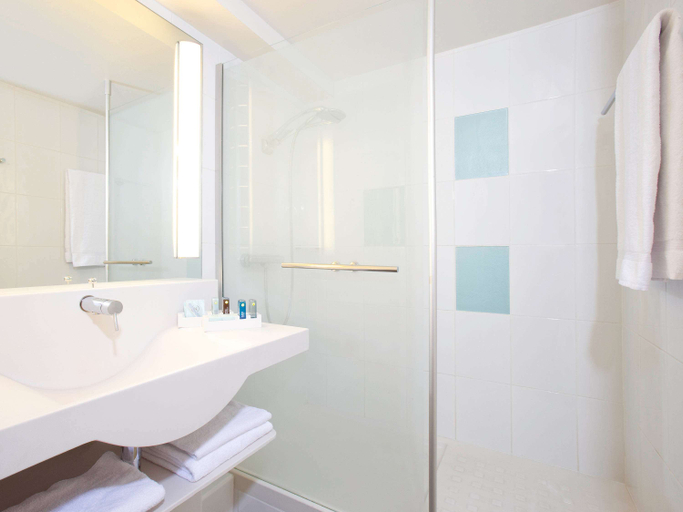 Bathroom 4, Novotel Toulouse Centre Compans Caffarelli, Haute-Garonne