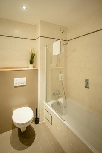 Bathroom 10