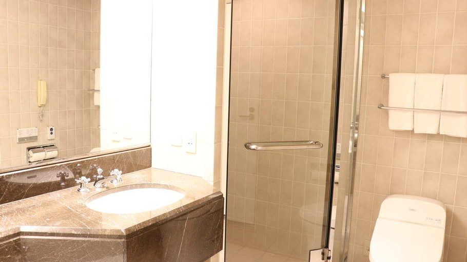 Bathroom 19