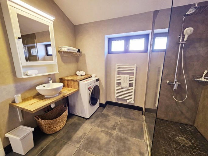 Bathroom 26