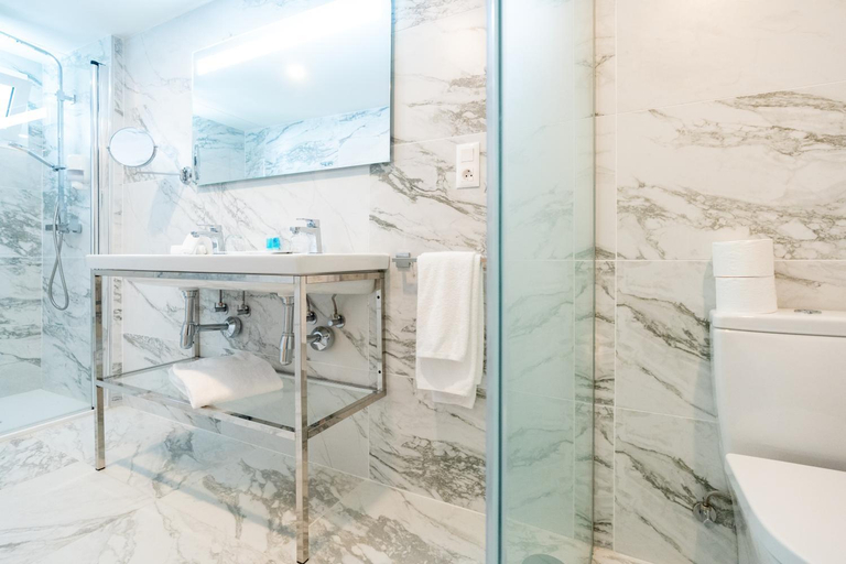 Bathroom 5, HL Rondo Hotel, Las Palmas