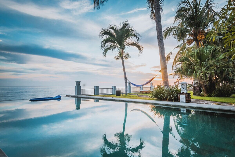 Sport & Beauty 3, 3 BR luxury beachfront with private pool, Buleleng