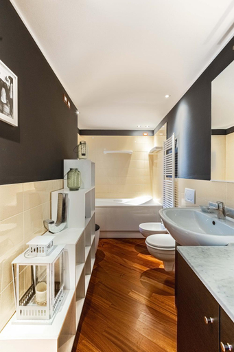 Bathroom 11