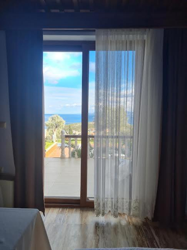 Bedroom 2, Tas Avlu Butik Otel, Karaburun