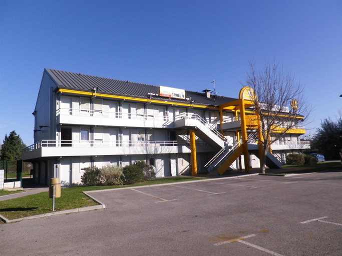 Exterior & Views 2, Kyriad ECO - Avignon Sud Parc des Expositions, Vaucluse
