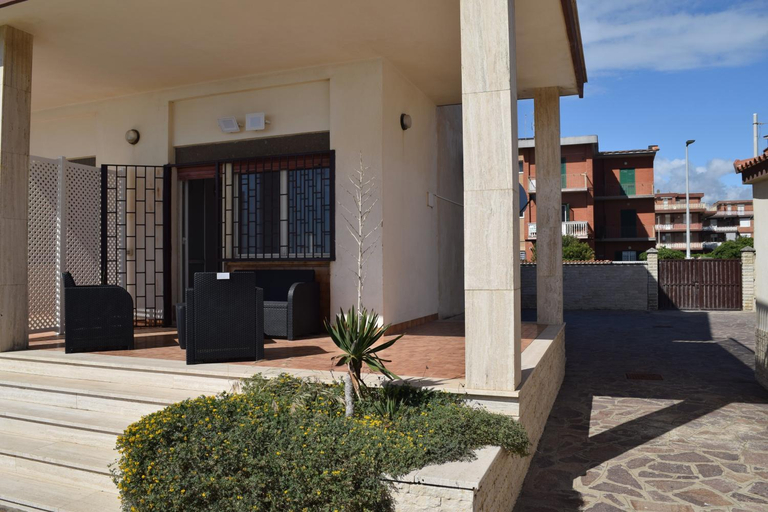 Seafront apartment in Villa , near Rome, Rome