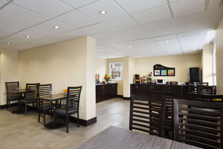 Food & Drinks 5, Days Inn & Suites by Wyndham North Bay Downtown, Nipissing