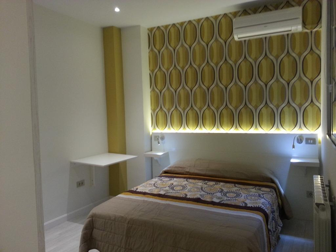 Bedroom 3, Hostal Far Home Plaza Mayor, Madrid