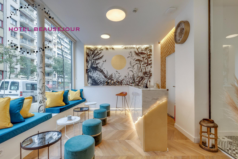Others 5, Hotel Beausejour, Paris