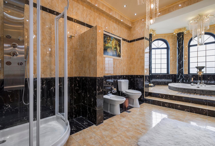 Bathroom 3, Pandis Palace, Crete