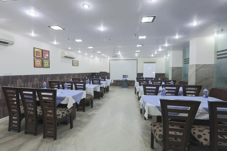 Food & Drinks 5, Hotel Kingston Park, Delhi