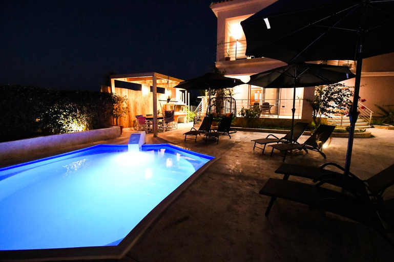 Sport & Beauty 2, Nektarios & Eftychia Suites - Two Independent Apartments with Shared Pool & BBQ, Ionian Islands