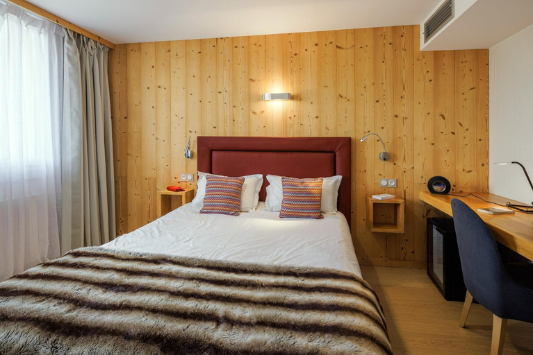 Bedroom 1, Hotel restaurant Spa de l'Abbaye, Jura