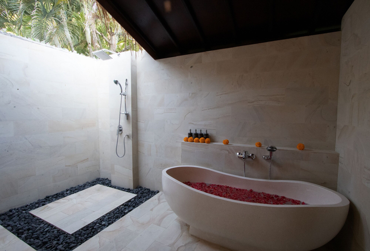 Bathroom 4, 3 BR luxury beachfront with private pool, Buleleng