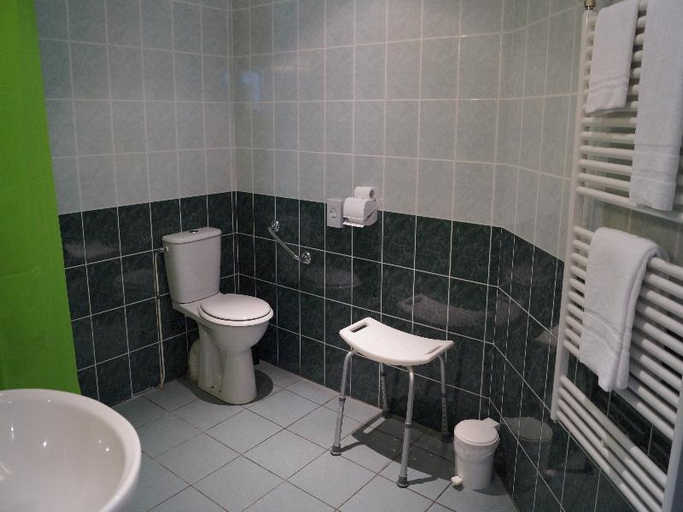 Bathroom 15