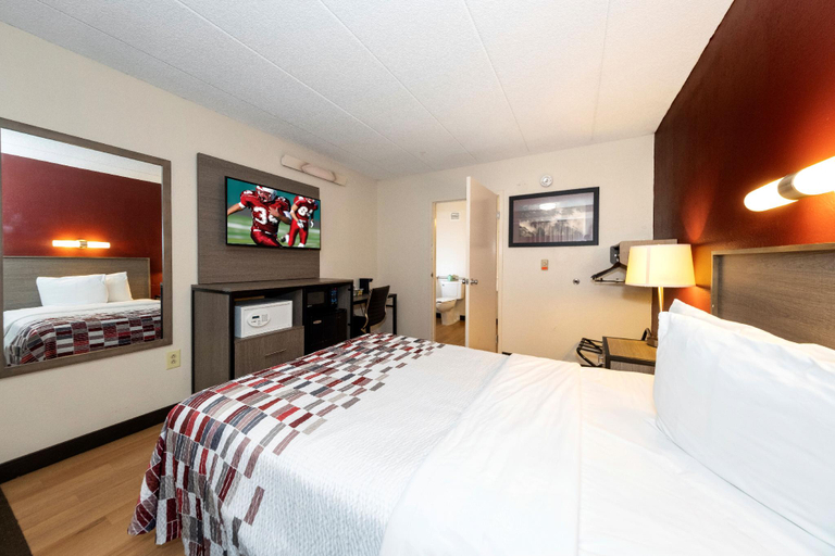 Bedroom 3, Red Roof Inn Edison, Middlesex
