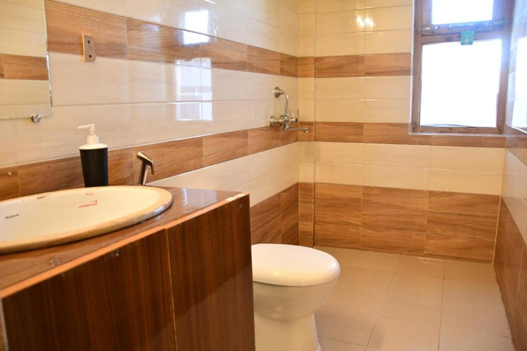 Bathroom 1, Chirping Orchard, Mukteshwar, Nainital
