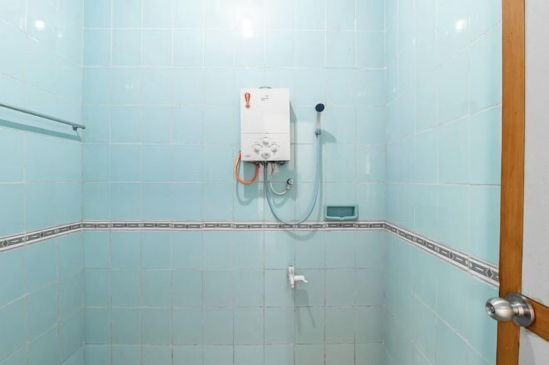 Bathroom 10
