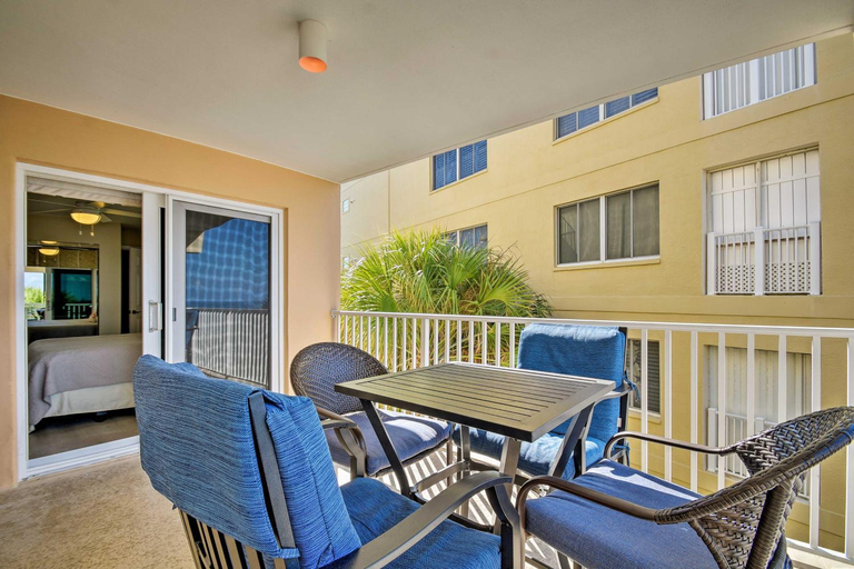 Others 2, Indian Shores Condo w/ 2 Balconies & Pool Access!, Pinellas