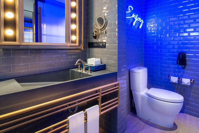 Bathroom 22
