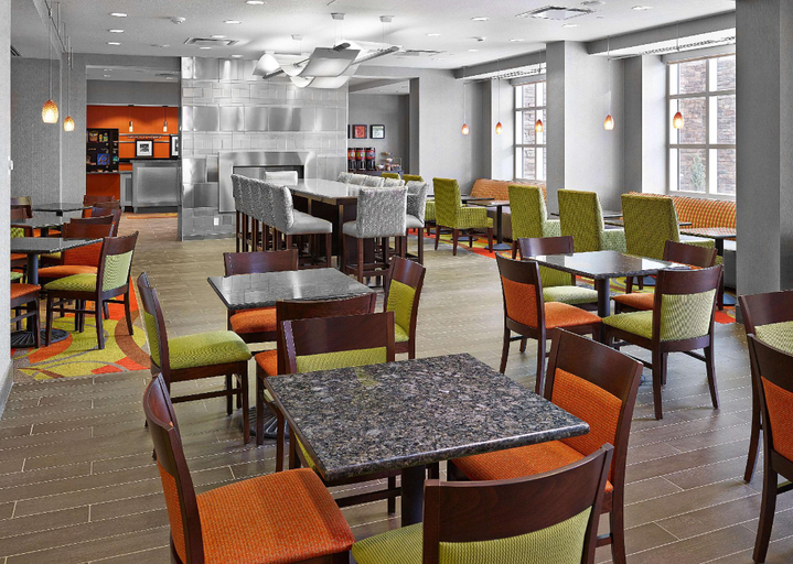 Food & Drinks 4, Hampton Inn by Hilton Calgary Airport North, Division No. 6
