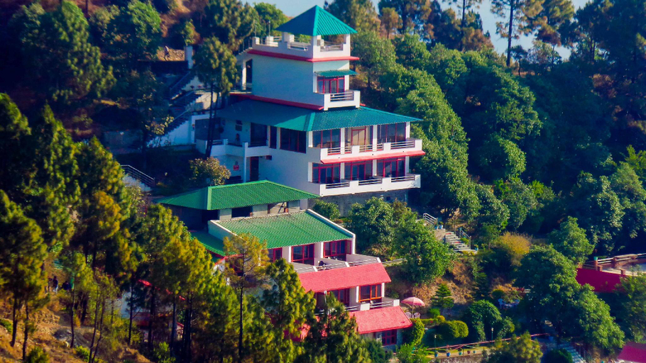 Exterior & Views