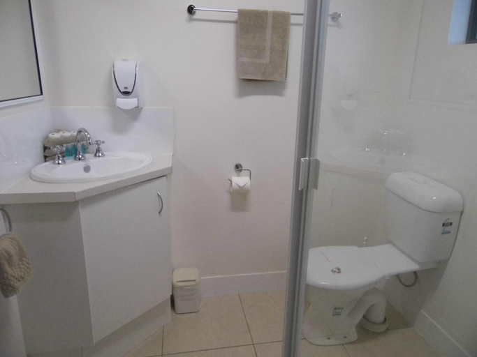 Bathroom, Nanango Fitzroy Motel, Nanango