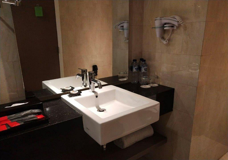 Bathroom 16