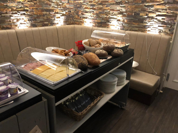 Food & Drinks 2, Hotel-Restaurant Thuis!, Steenbergen