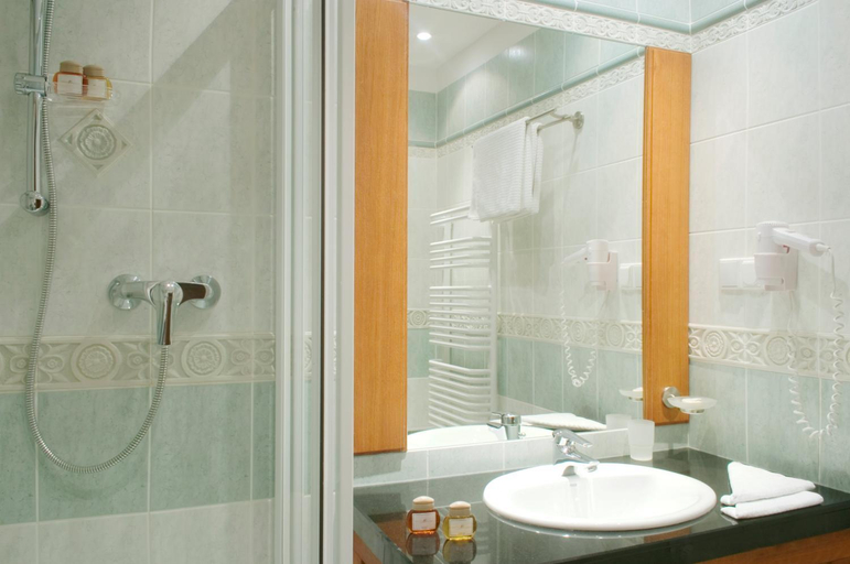 Bathroom 2, Łeba Hotel & Spa, Lębork
