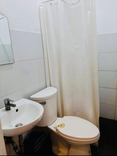 Bathroom 4, Hometown Hotel Bacolod, Bacolod City