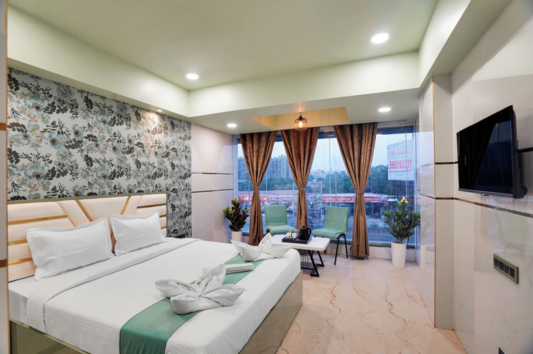 Bedroom 4, Hotel Regal Heaven, Pune